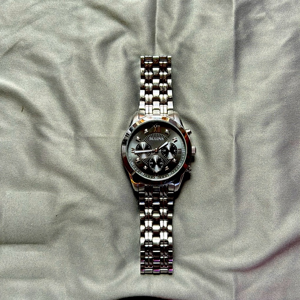 Bulova Stainless steel watch | excellent condition | silver/ stainless steel